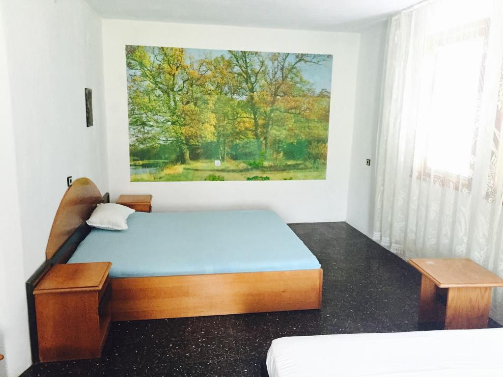 Petrovi Guest House Obzor Ruang foto