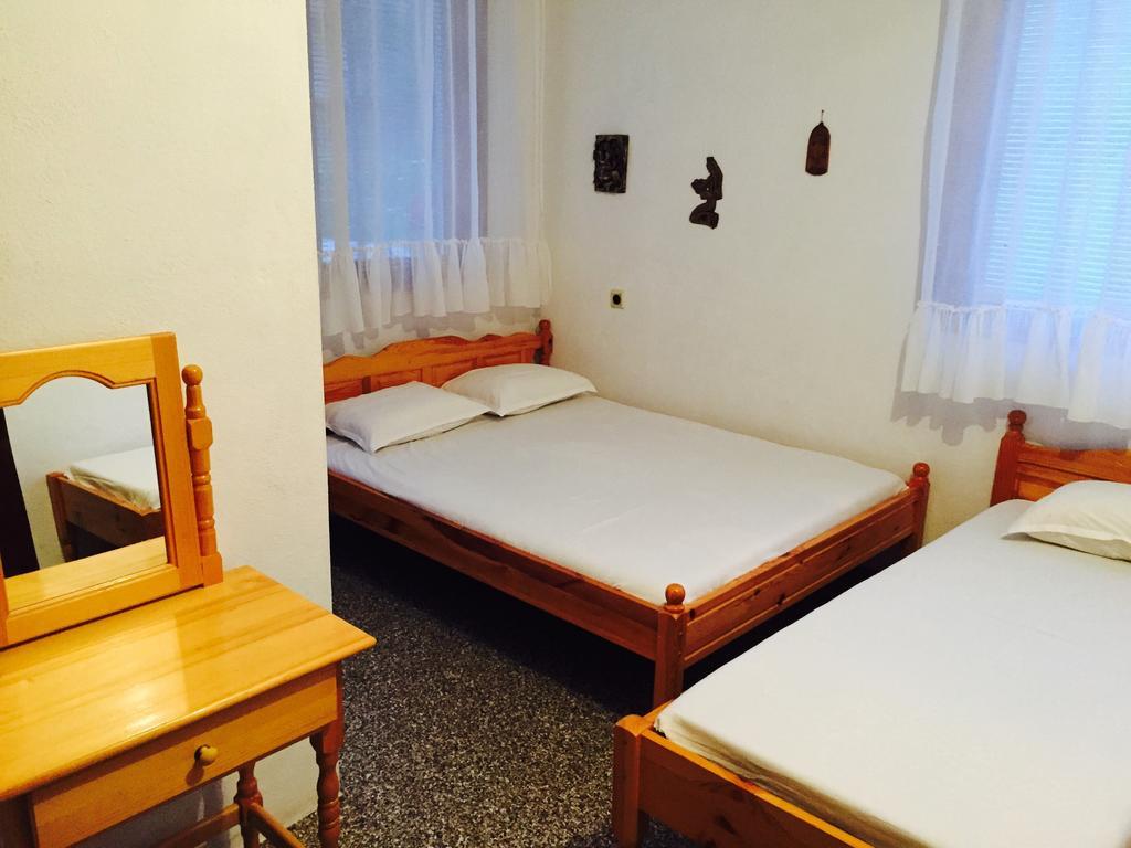Petrovi Guest House Obzor Ruang foto