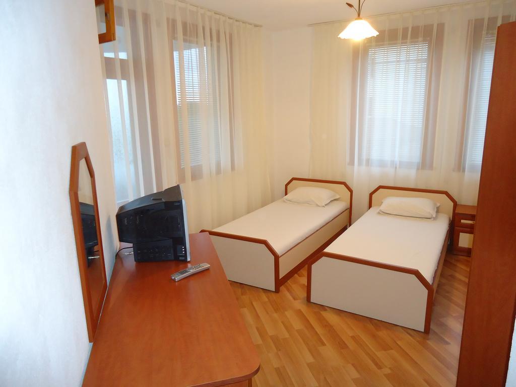 Petrovi Guest House Obzor Ruang foto