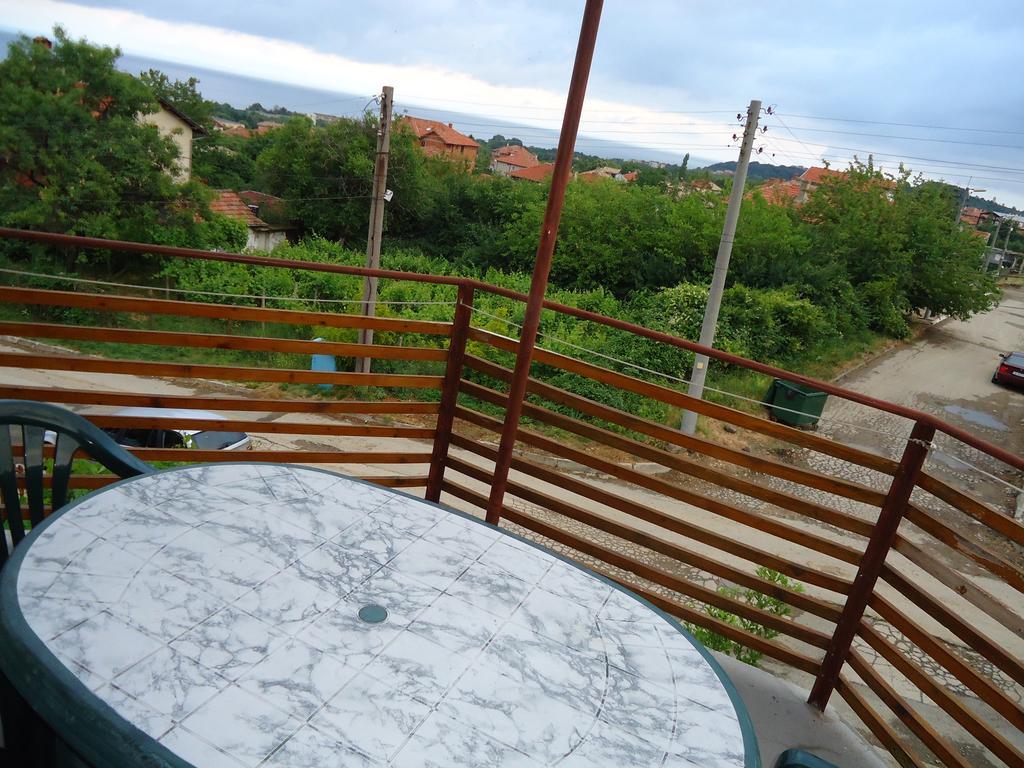 Petrovi Guest House Obzor Ruang foto
