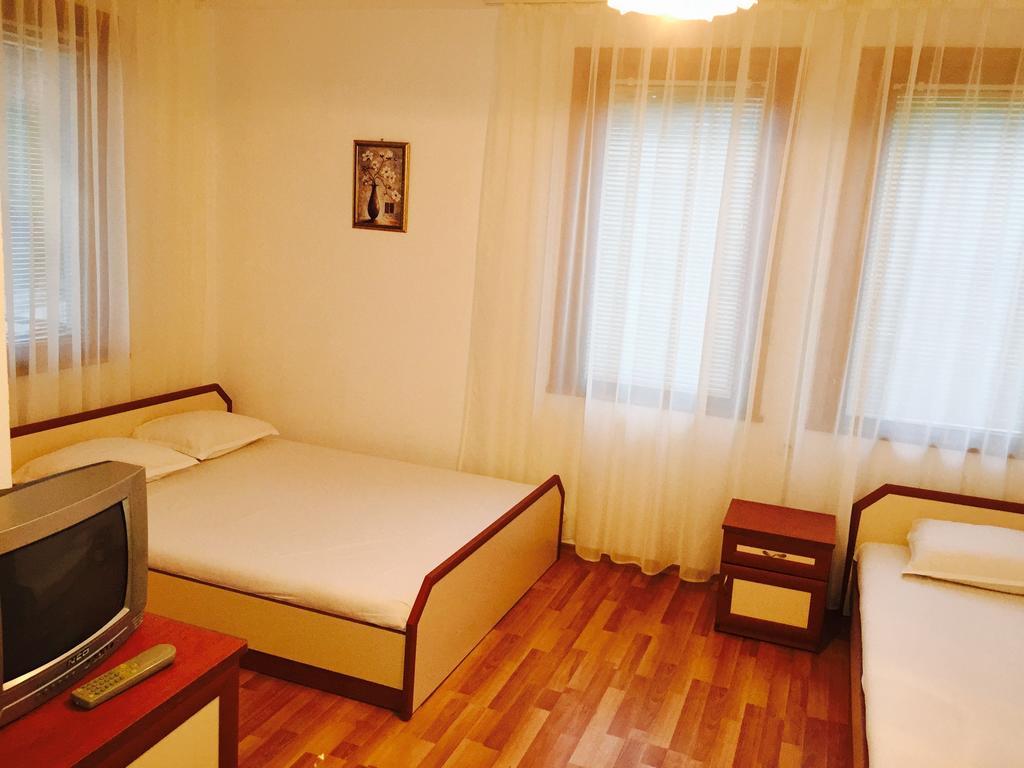 Petrovi Guest House Obzor Ruang foto